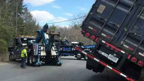 Semi Recovery I-95 Maine